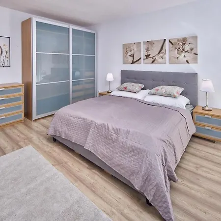 2 Bedrooms, 2 Bathrooms&garden *