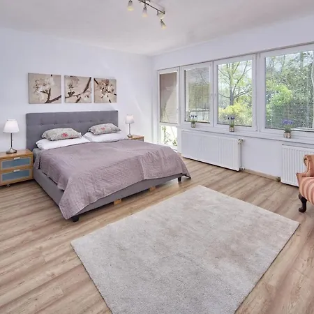 Apartment 2 Bedrooms, 2 Bathrooms & Garden Bratislava