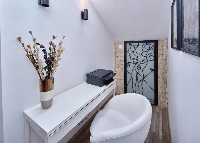 Apartmán 2 Bedrooms, 2 Bathrooms & Garden Bratislava