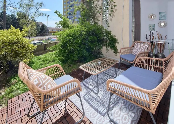 Διαμέρισμα 2 Bedrooms, 2 Bathrooms & Garden *