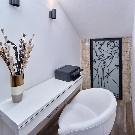 Apartmán 2 Bedrooms, 2 Bathrooms & Garden Bratislava