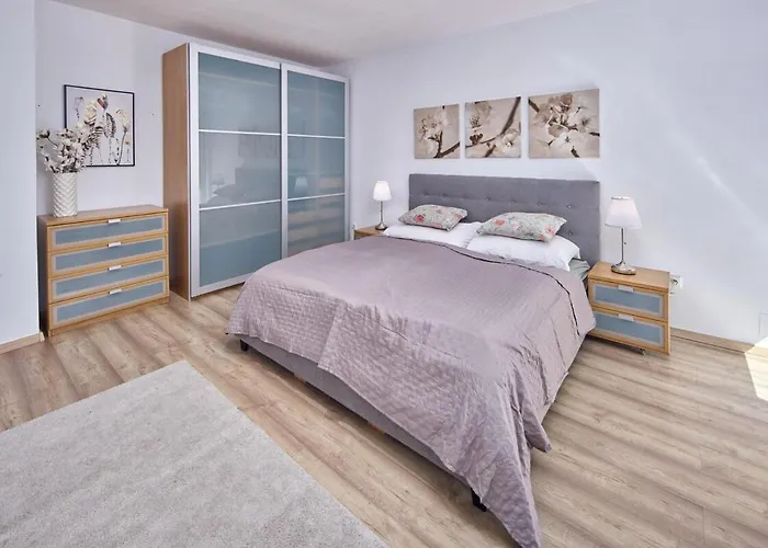 2 Bedrooms, 2 Bathrooms & Garden *