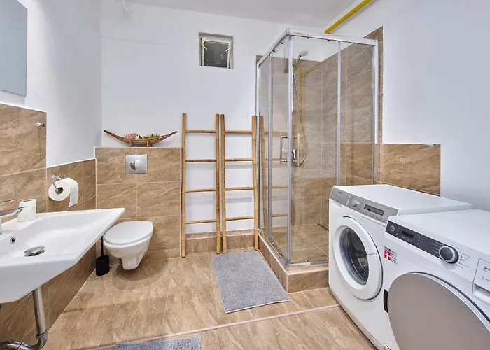 2 Bedrooms, 2 Bathrooms & Garden *